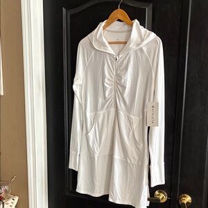 NWT Athleta  wick-it wanderer  coverup.  Size large never worn